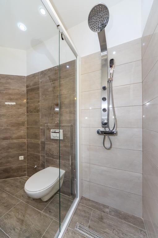 Harbour Lounge Apartment Zara Esterno foto