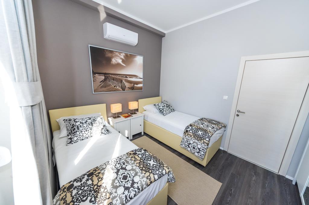 Harbour Lounge Apartment Zara Esterno foto