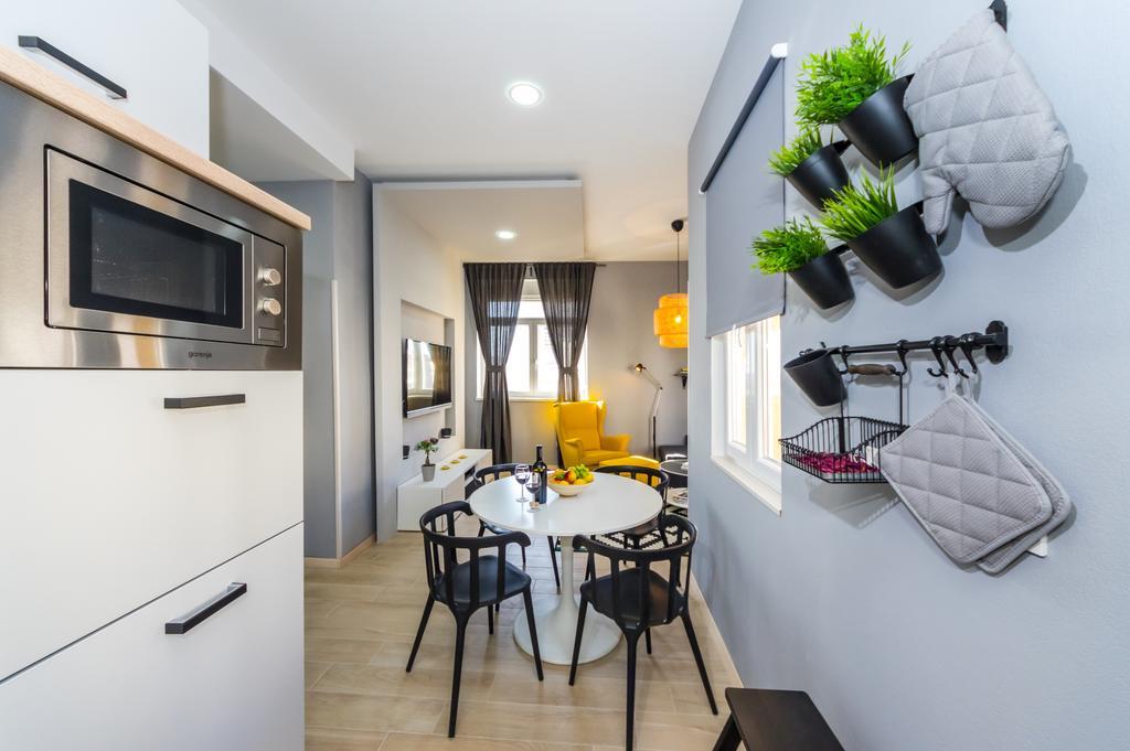 Harbour Lounge Apartment Zara Esterno foto