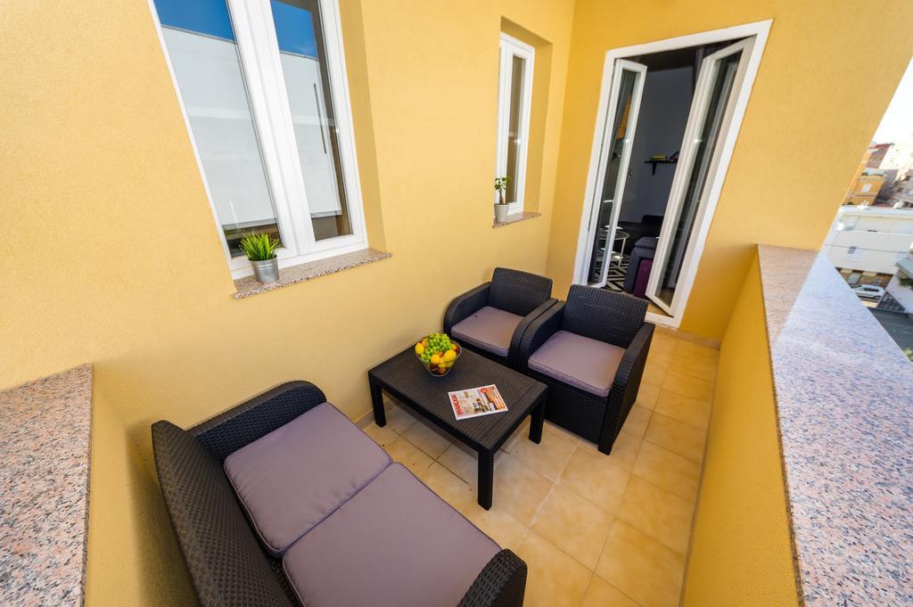 Harbour Lounge Apartment Zara Esterno foto