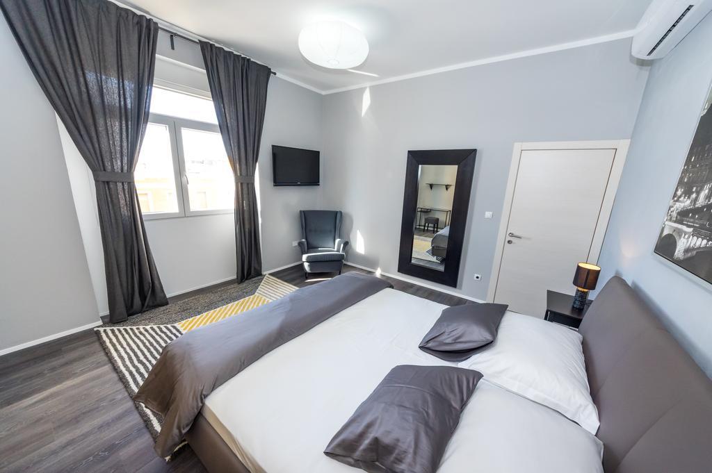 Harbour Lounge Apartment Zara Esterno foto